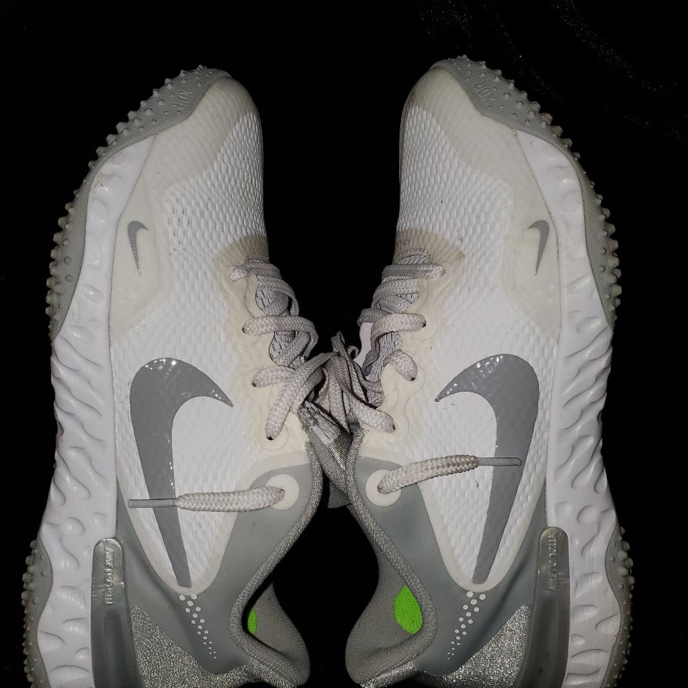Men White Nike Huarache Elite 3